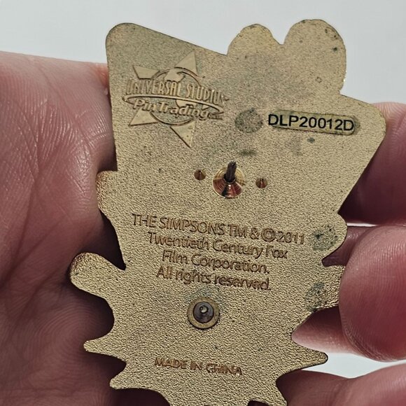 Universal Studios The Simpsons Bowling Family Collectible Pin 2011 - Picture 5 of 5